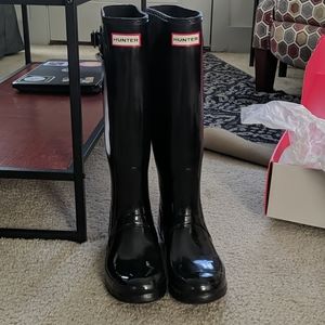 Hunter Rain Boots (tall black gloss)